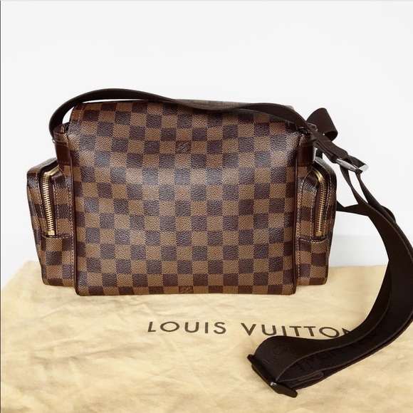 👜Louis Vuitton Melville
      Messenger Bag - Picture 2 of 8
